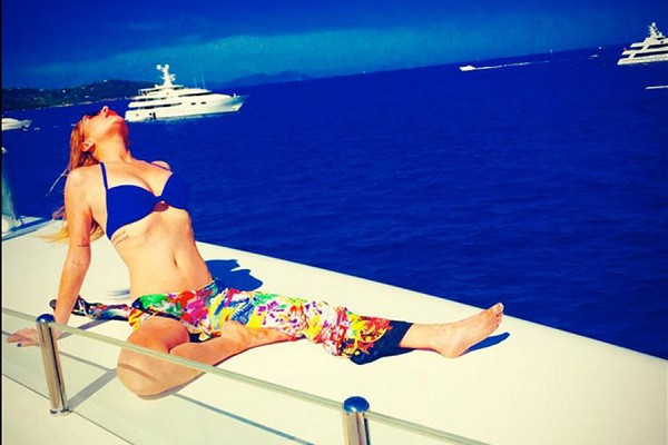 40位名人狂曬游艇度假照，你還在矜持什么？